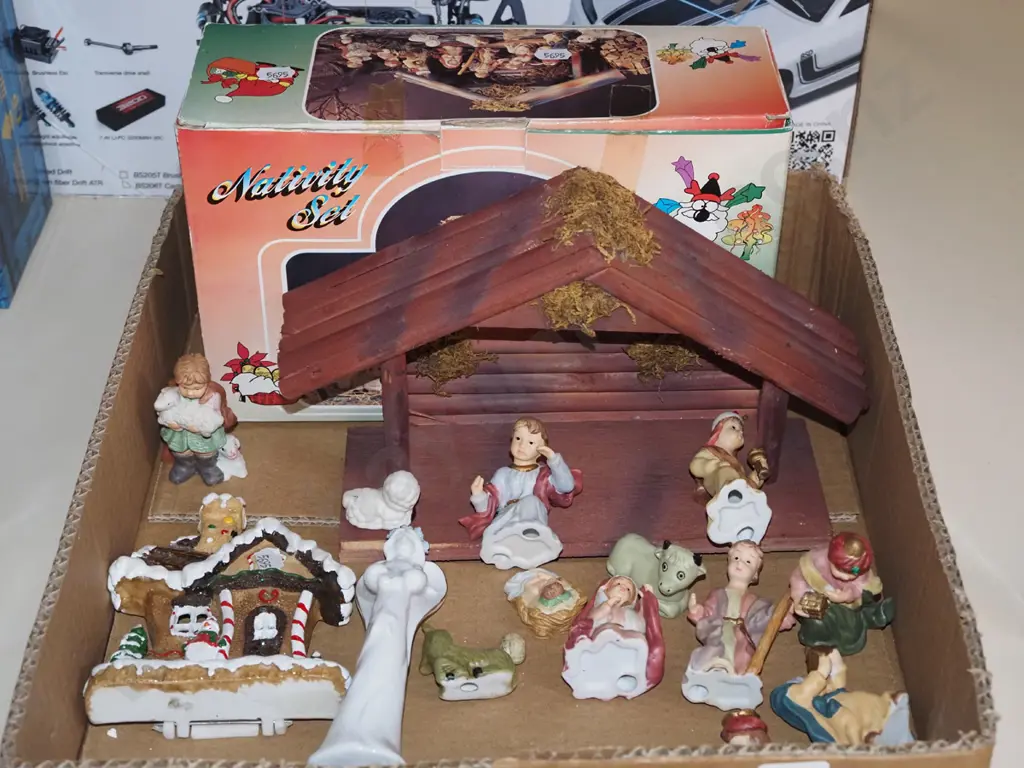 boxed nativity scene Image 1++