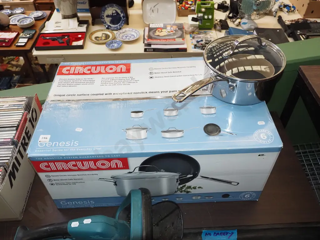 box of as new Circulon pots and pans Image 1++
