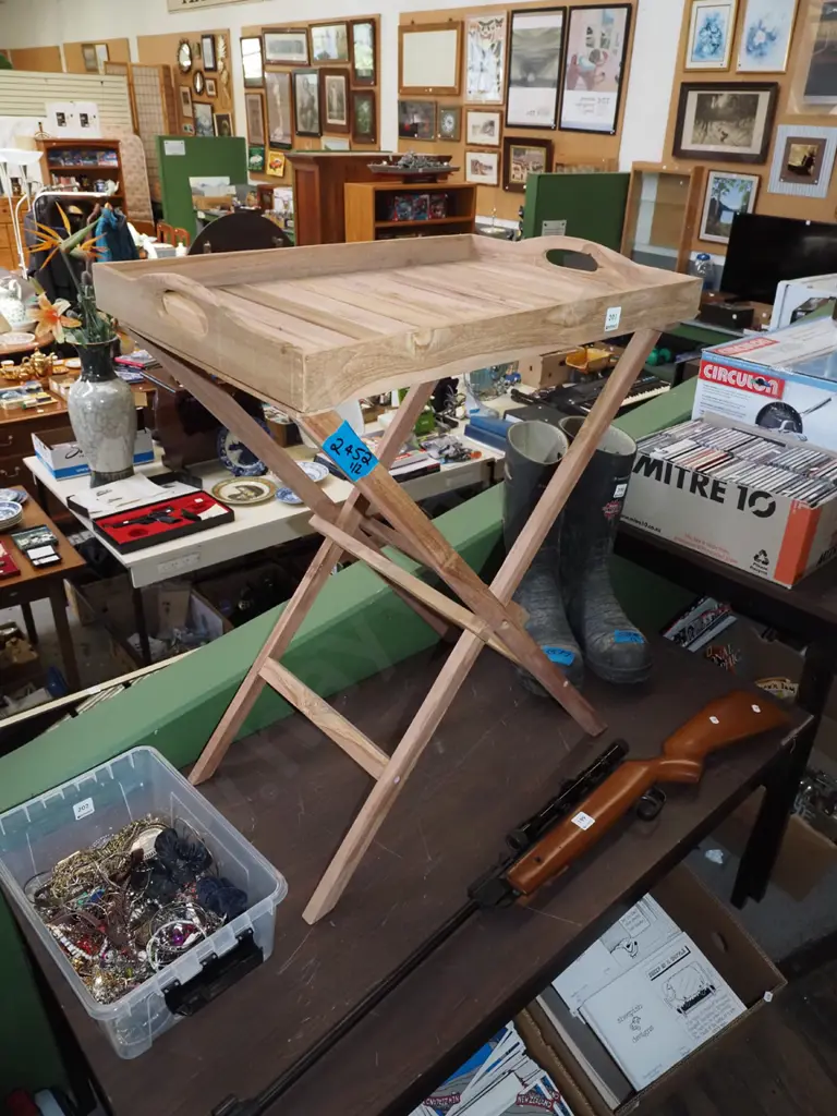 butler's tray and stand Image 1++