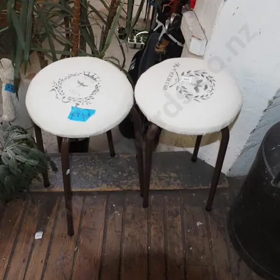 2x French themed kitchen stools