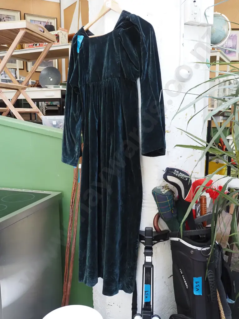 dark green velvet dress Image 1++