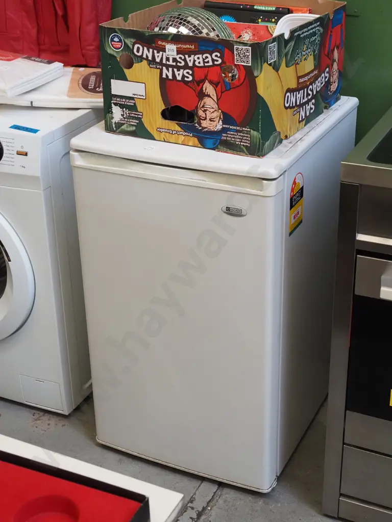 Cascade underbench freezer - exterior needs a clean Image 1++