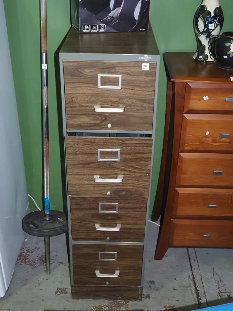 Globe Wernicke 4 drawer filing cabinet H1340 W380 D700 - no key Image 1++