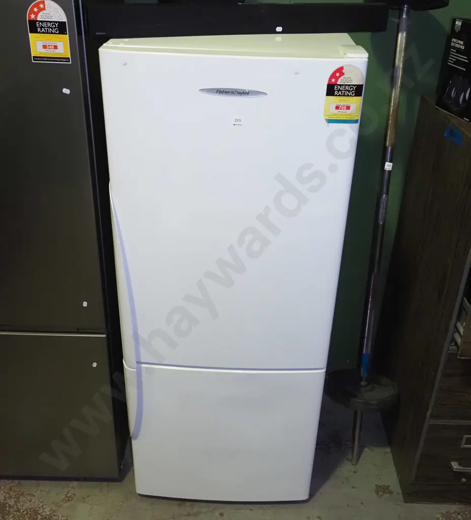 F&P fridge/freezer H1600 W635 D650 Image 1++