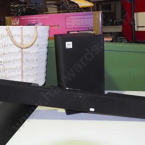 Samsung sound bar and subwoofer speaker unit - no cords or remote