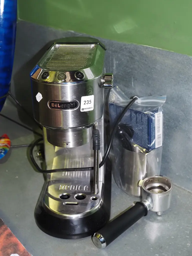 small Delonghi  espresso maker Image 1++