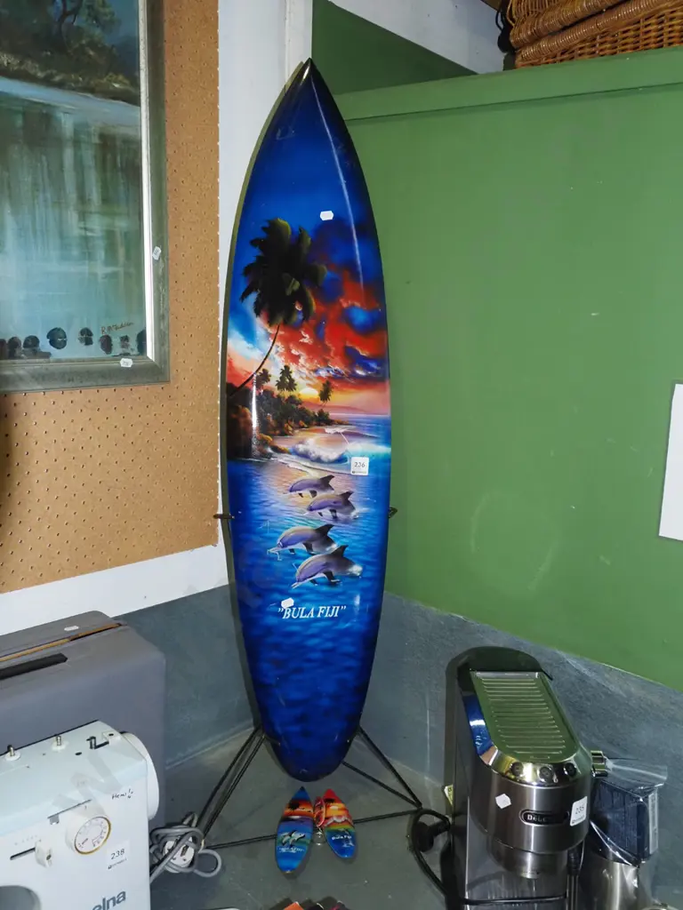 Fiji souvenir surfboard on stand H1000 Image 1++