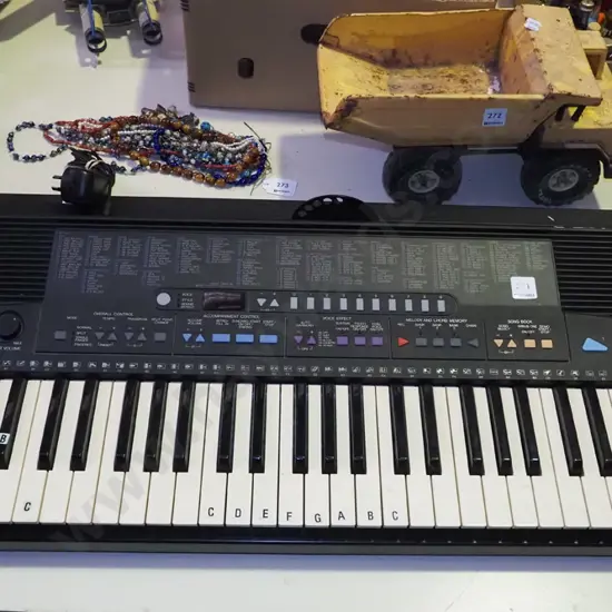 Yamaha keyboard and stand