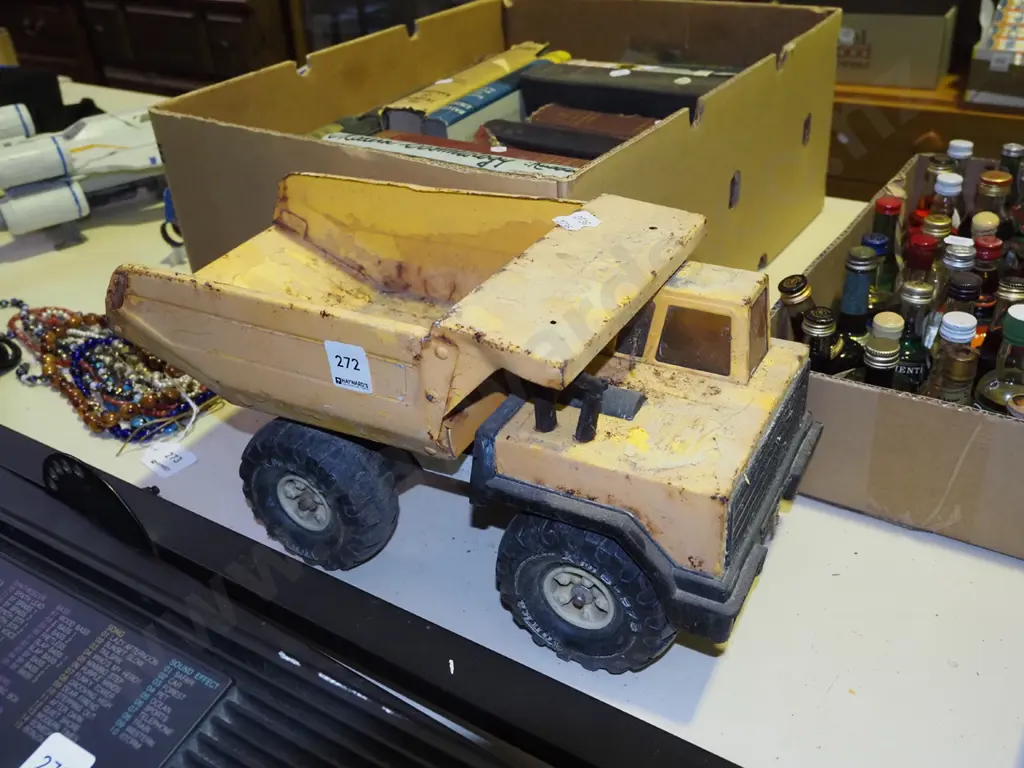 restorer's Tonka toy dump truck Image 1++