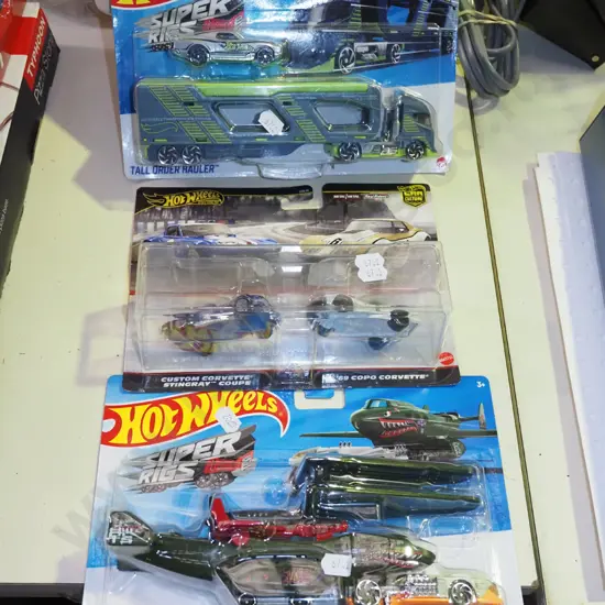 3x carded Hot Wheels vehicle sets