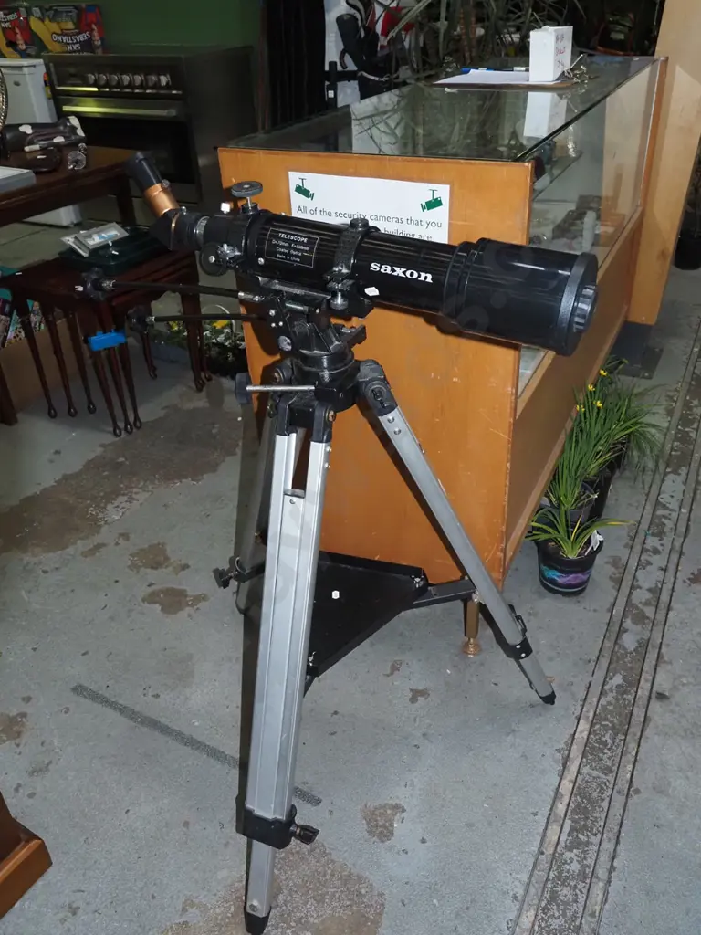 Saxon astronomical telescope and tripod Image 1++