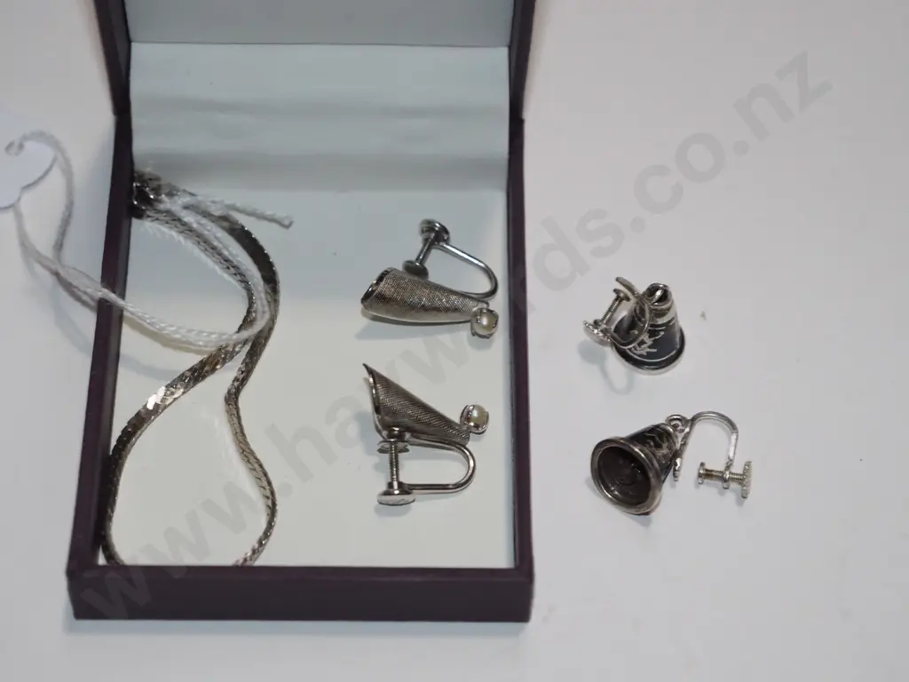 sterling silver bracelet, 2 x pairs of sterling silver clip on earrings Image 1++