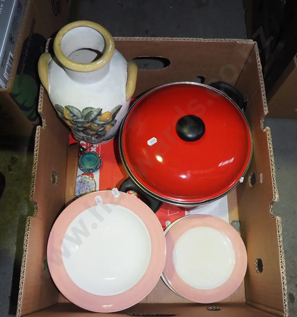 box: Crown Lynn bowls, enamel pot, etc Image 1++