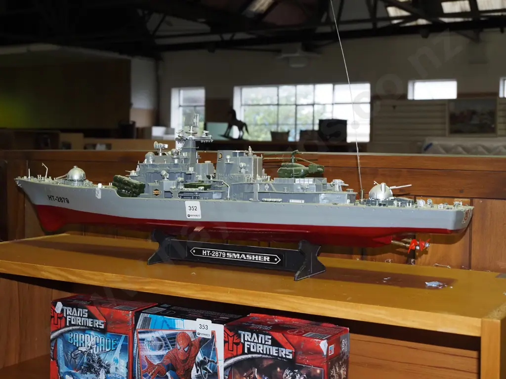 plastic model of an icebreaker ship L-760 Image 1++