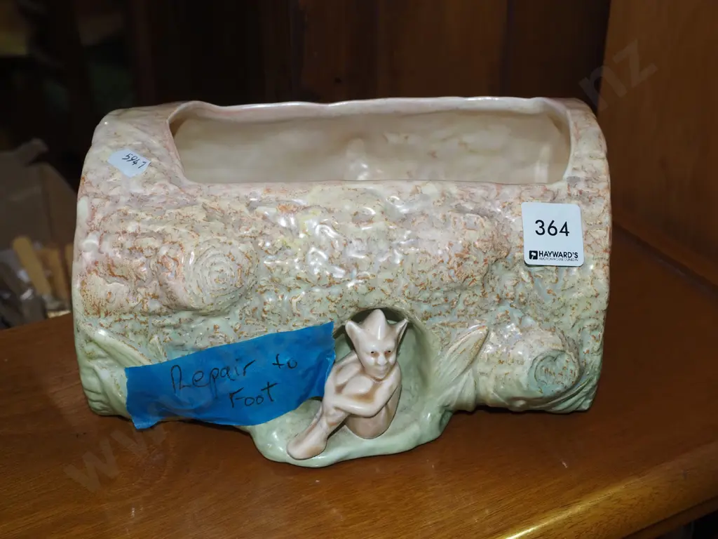 Sylvac tree trunk gnome vase - reapir to foot Image 1++