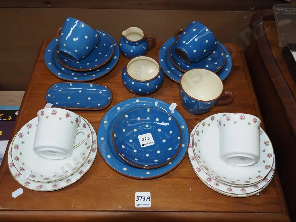 blue & white Torquay ware cups, saucers, milk jug, creamer, 2 other trios Image 1++