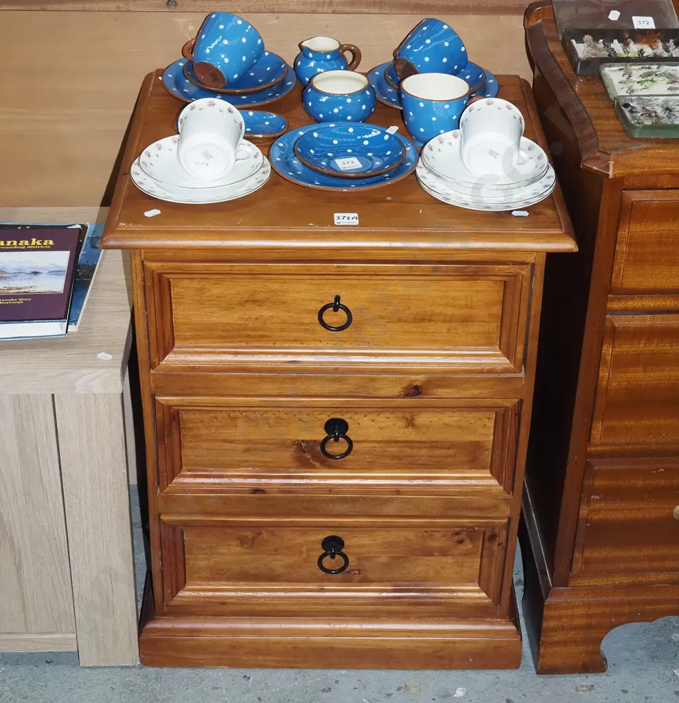 pine 3 drawer bedside chest Image 1++