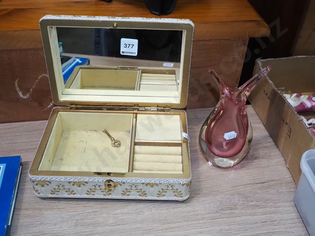 fabric quilted jewellery box and a pink and clear glass art glass ornament H-180 Image 1++