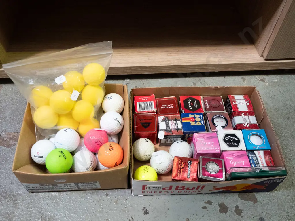 2x boxes of golf balls Image 1++