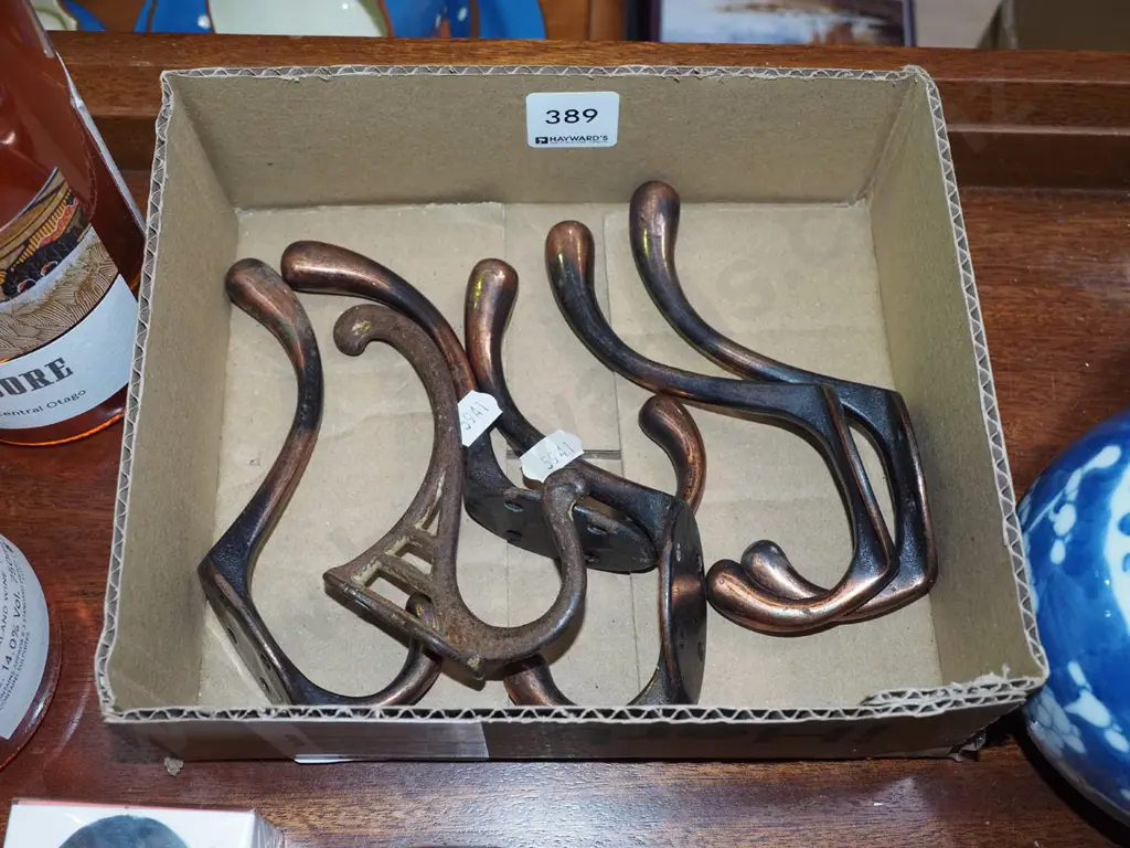 box of 6 brass coat hooks Image 1++