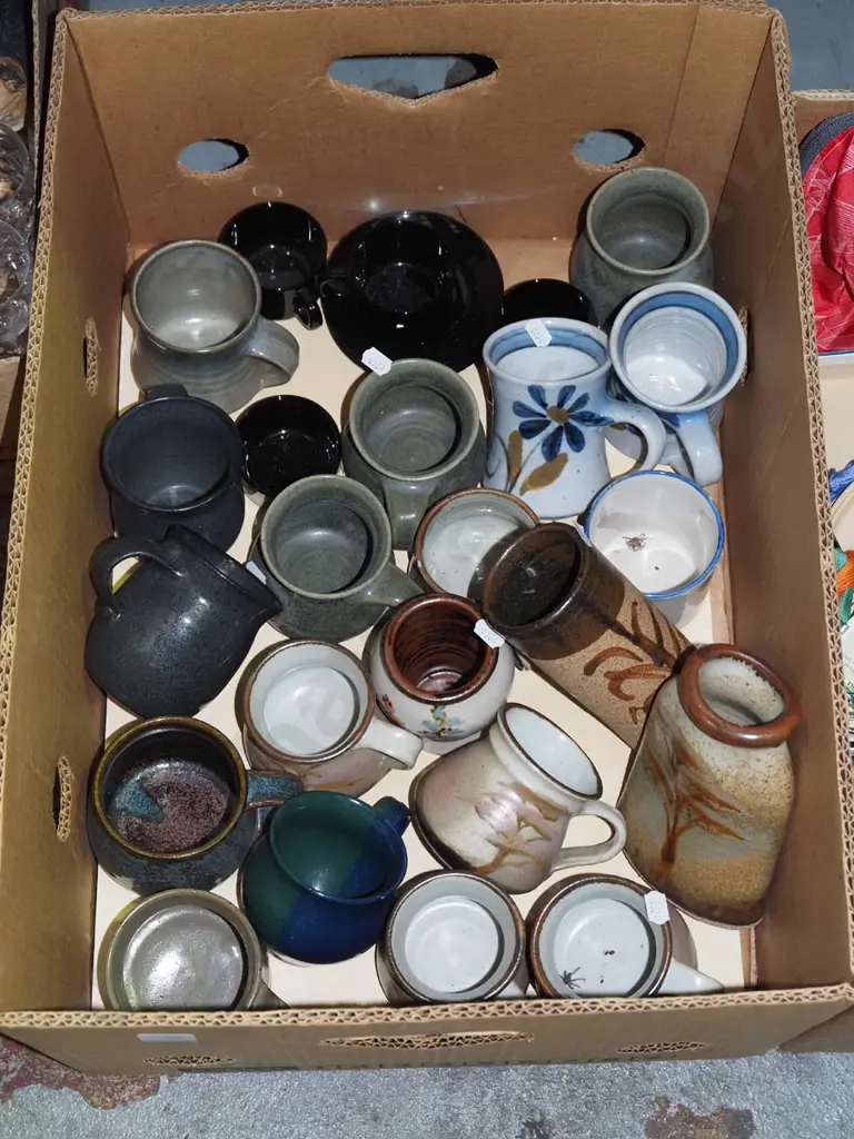box; studio pottery coffee cups, vases etc Image 1++