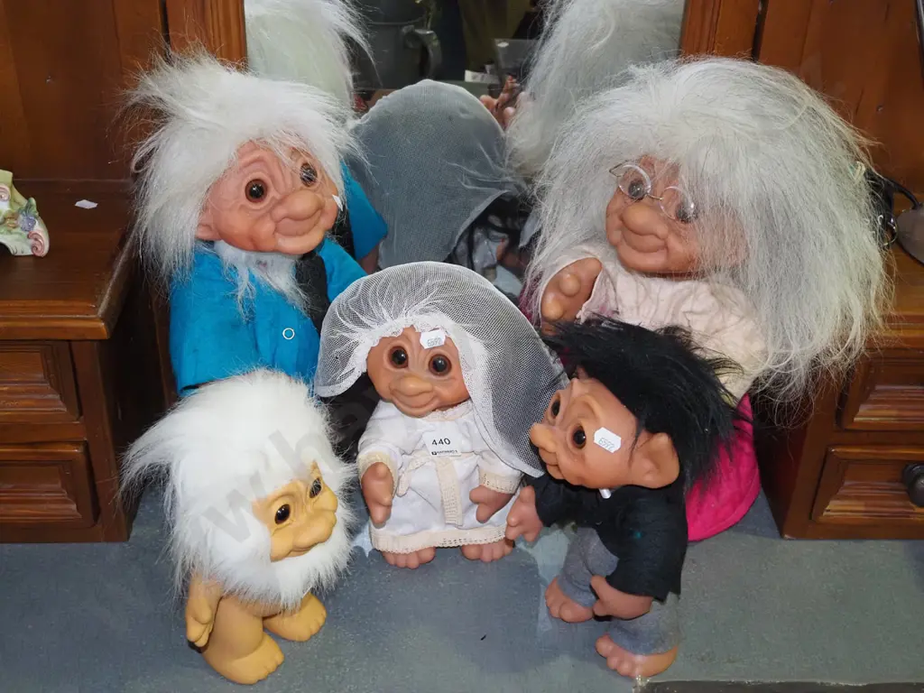 5x plastic troll dolls Tallest H390 Image 1++