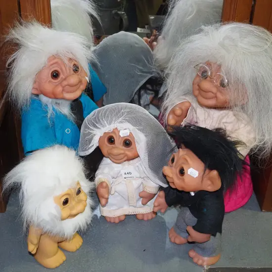5x plastic troll dolls Tallest H390