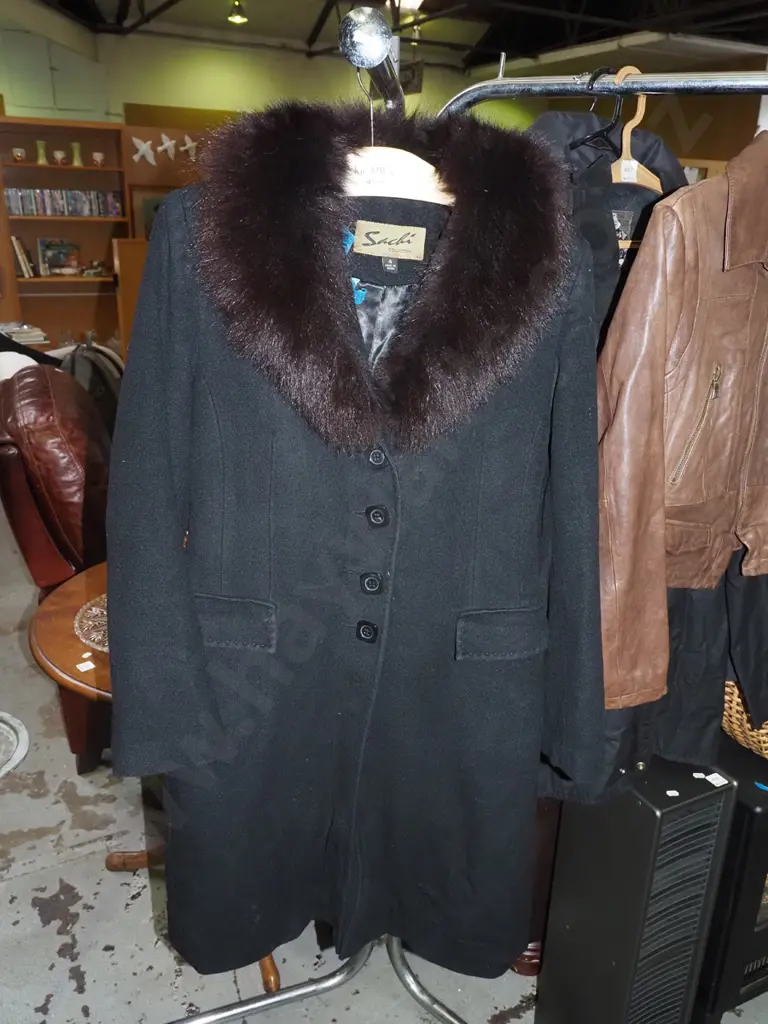 Sachi Collection faux fur trimmed ladies size 4 coat Image 1++
