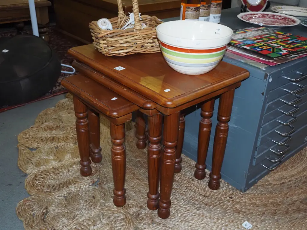 nest of 3 turned leg pine tables Image 1++