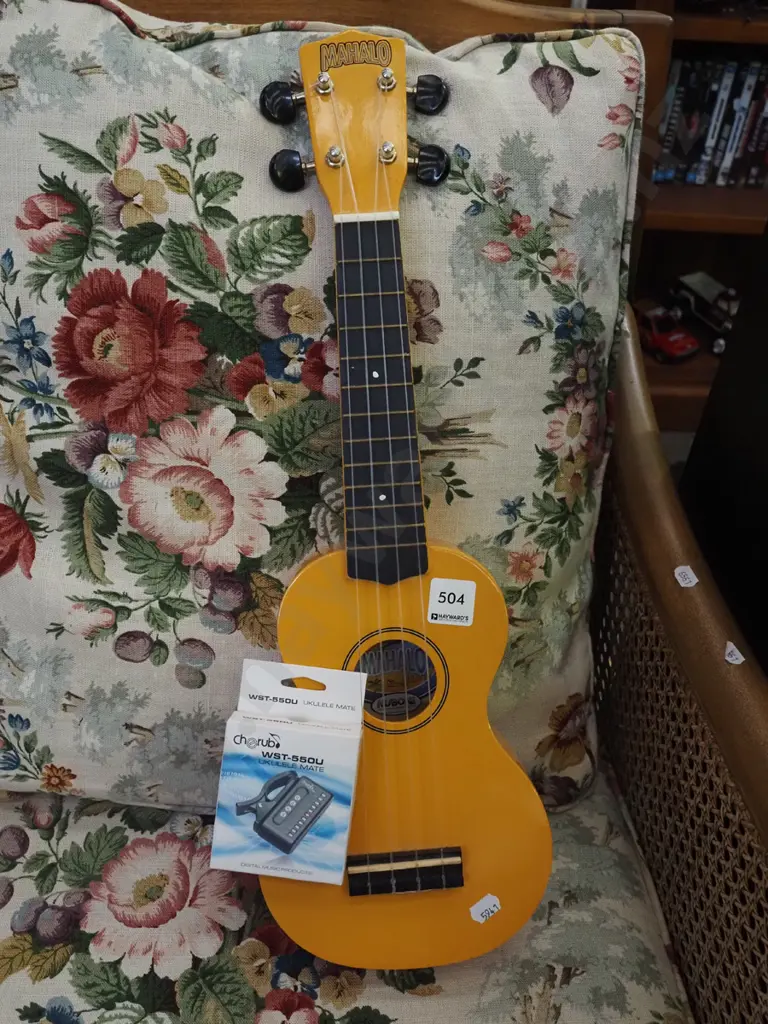 Mahalo ukelele with digital tuner Image 1++