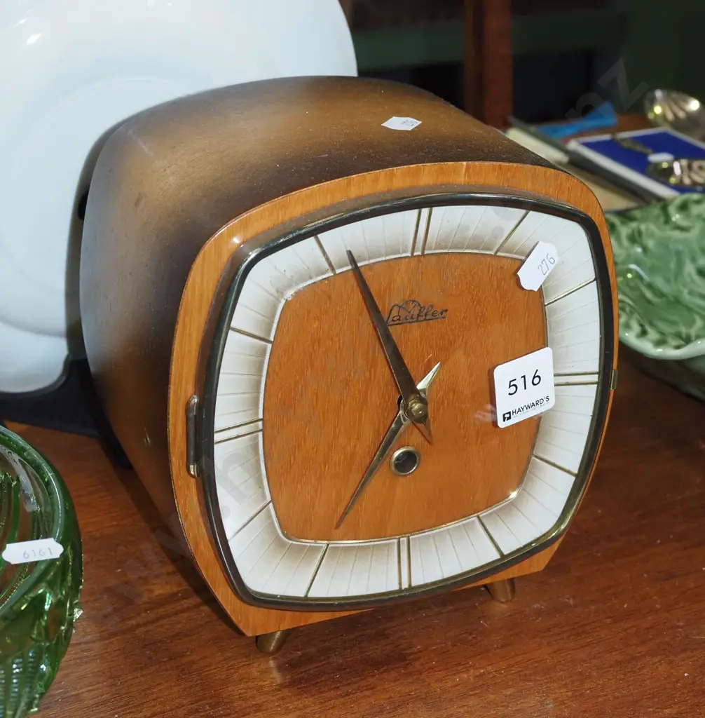 retro wood cased mantle clock Image 1++