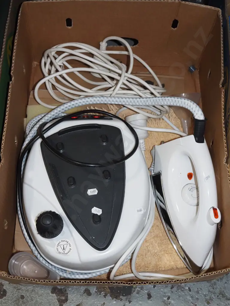 mini steam iron and extension cord Image 1++