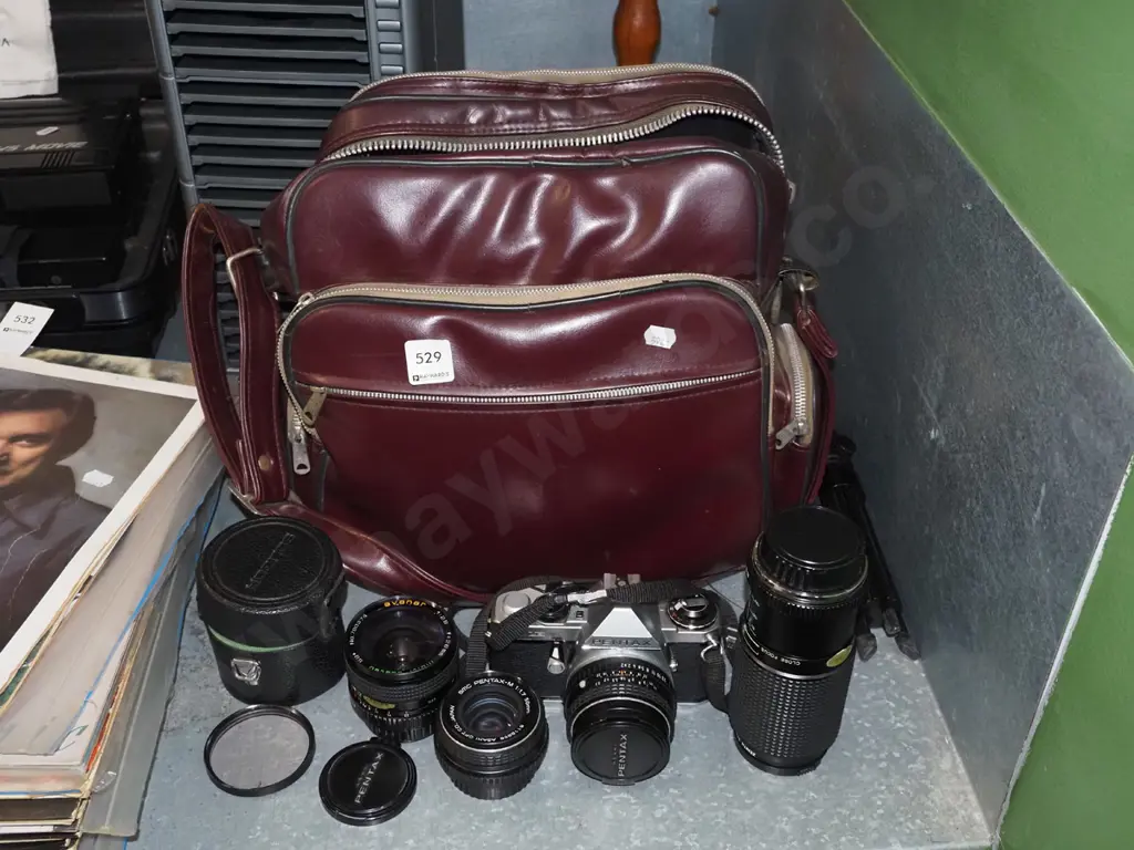 Pentax ME Super 35mm camera with small tripod, 3 additional lenses, vinyl bag and accessories Image 1++