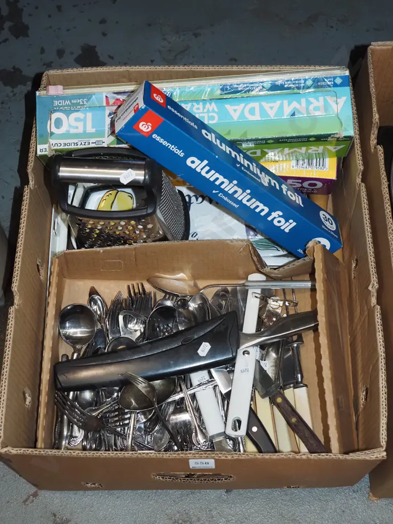 box; kitchen utensils, cutlery etc Image 1++
