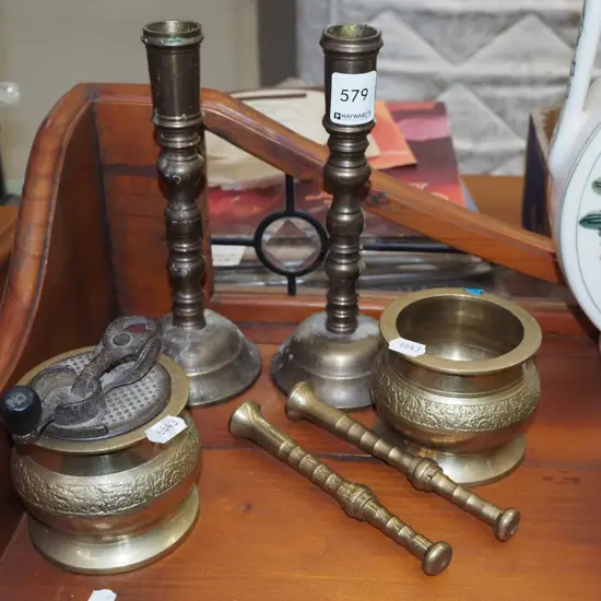 2x brass candlesticks, knife rests etc