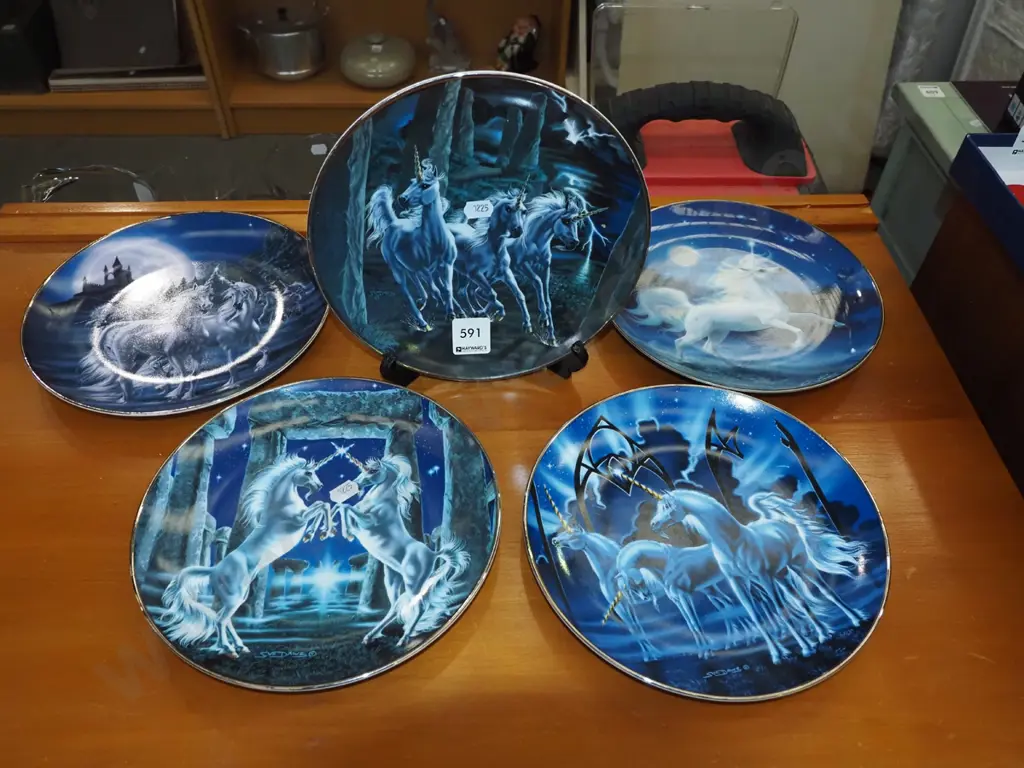 5x Royal Doulton Mystery of the Unicorn plates Image 1++