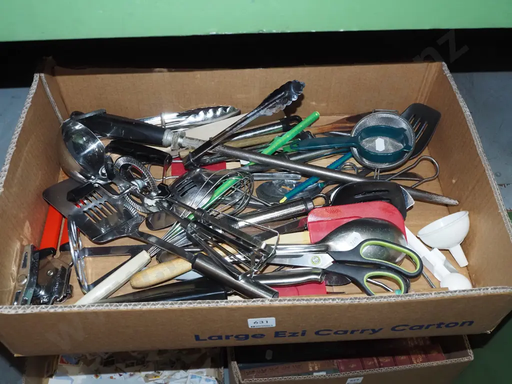 box of kitchen utensils Image 1++