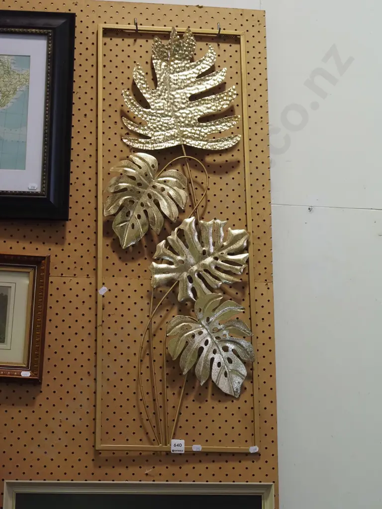wrought metal wall art -tropical leaves Image 1++