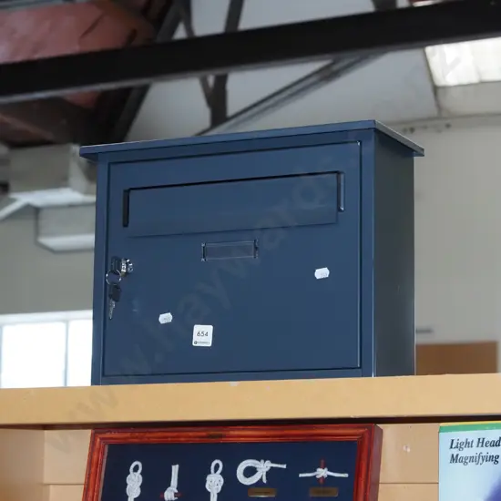 as new lockable letterbox