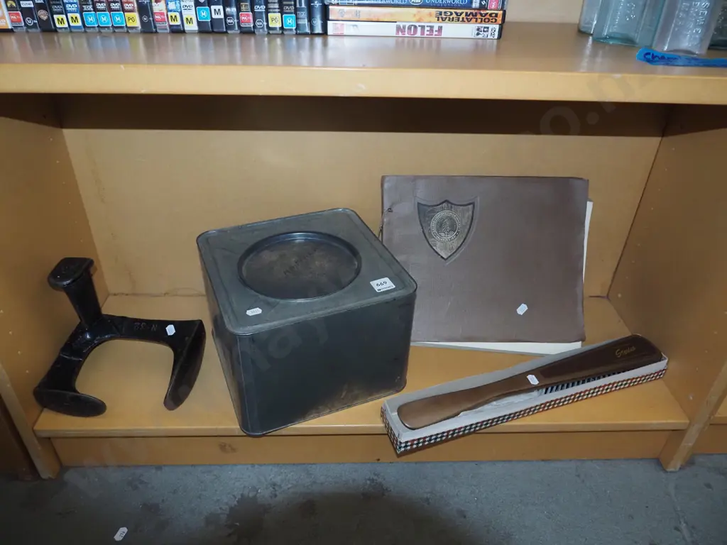 shelf; shoe last, tin, clothes brush etc Image 1++
