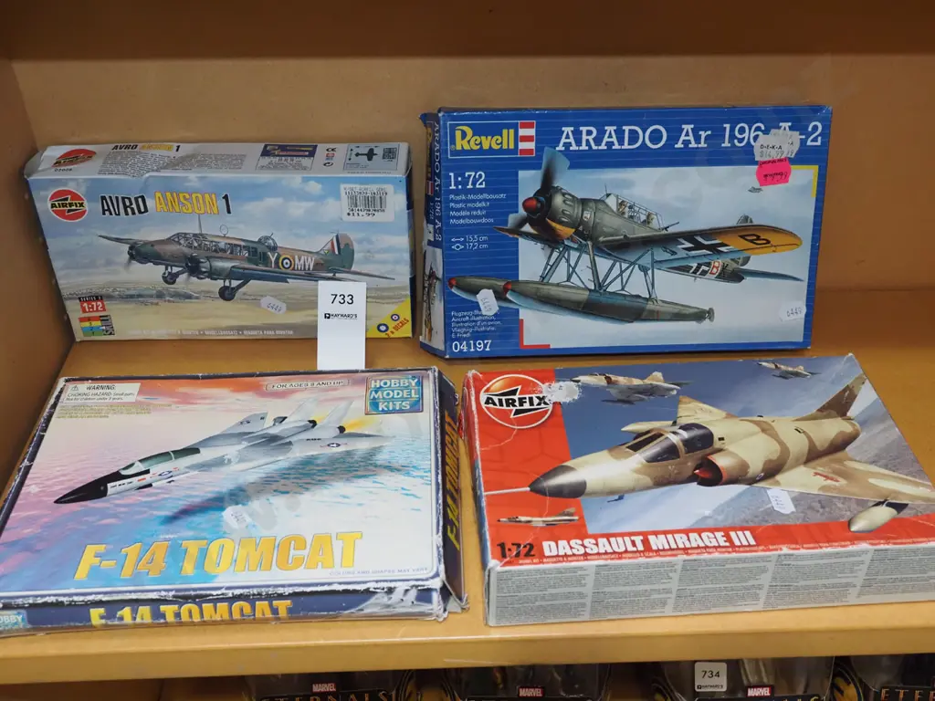 4x yet to be assembled milirary aircraft models Image 1++