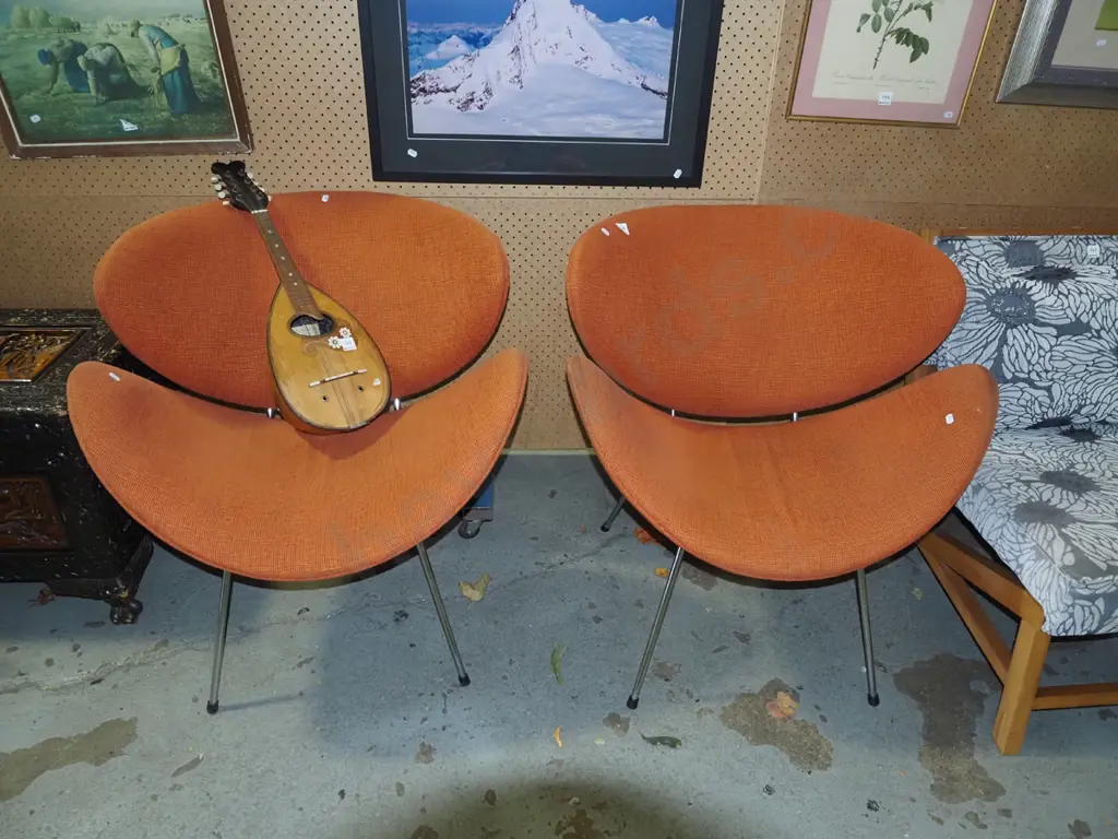 2x orange upholstered lip reception chairs Image 1++