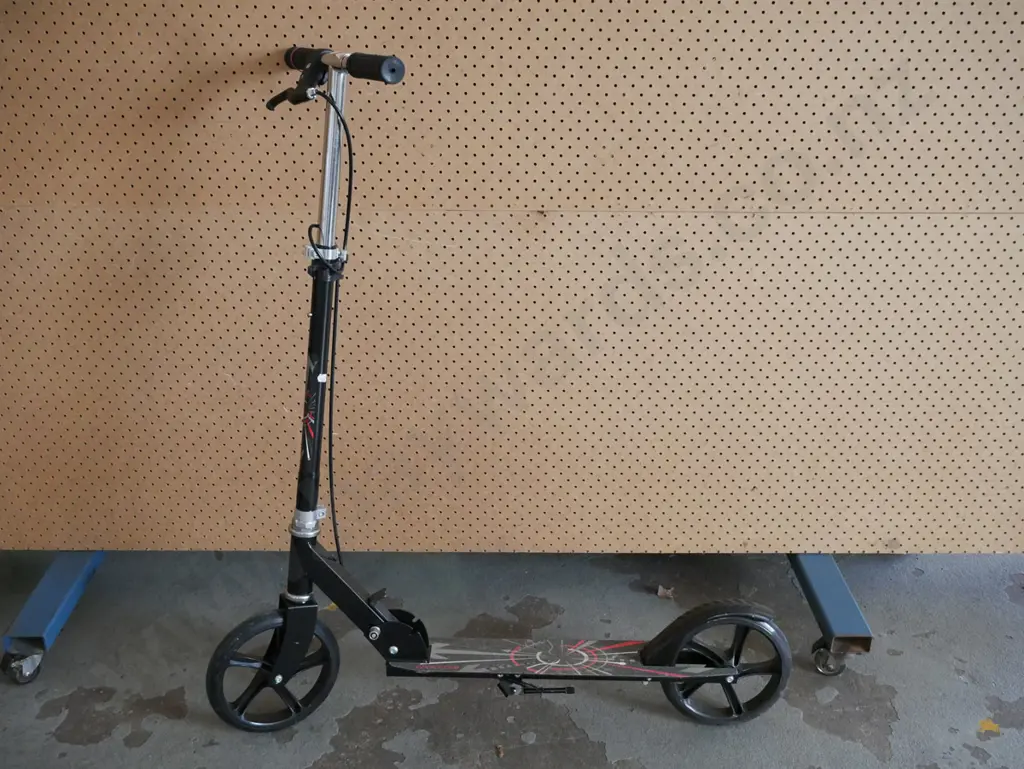 Black and red scooter Image 1++