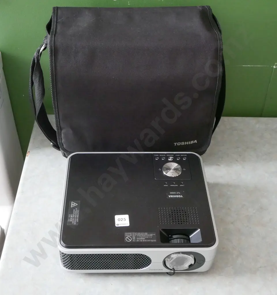 Bagged Toshiba Projector Image 1++