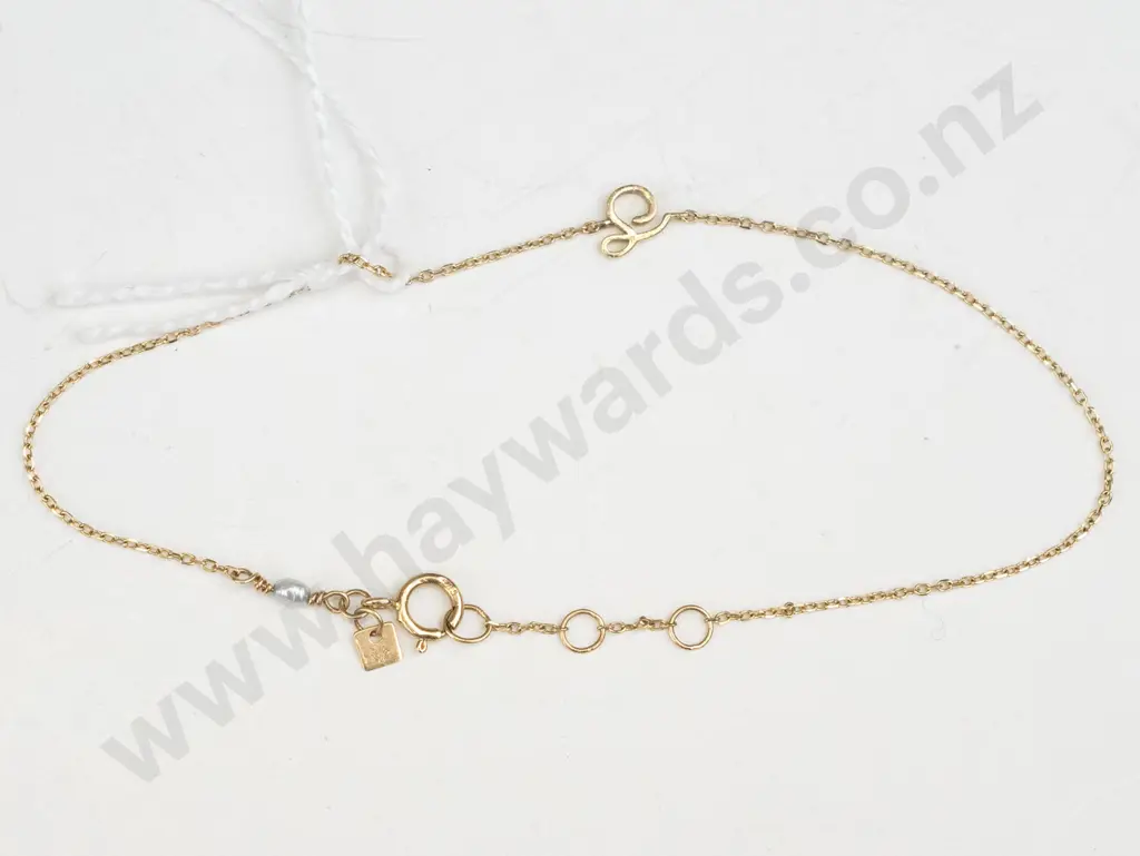 Small gold bracelet with very fine chain Image 1++