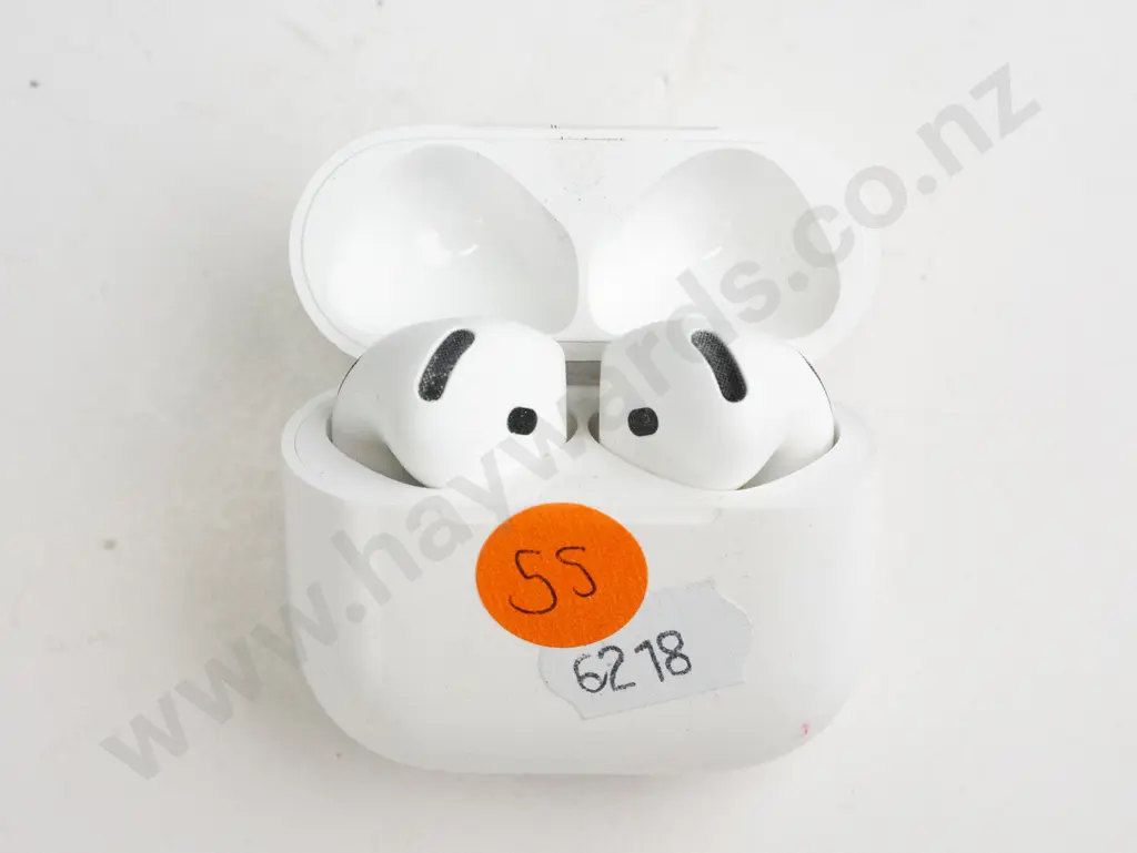 Apple Airpods & charging case Image 1++