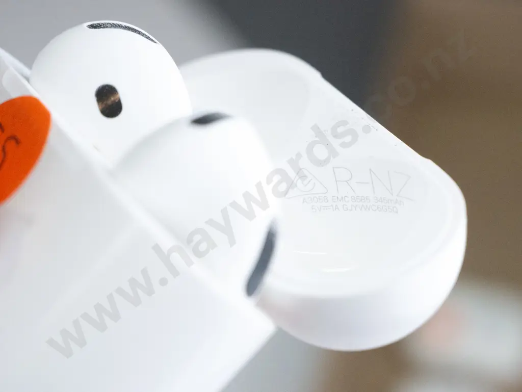 Apple Airpods & charging case Image 1++