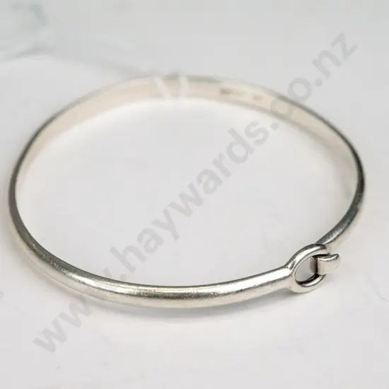 Bangle, silver, hook clasp