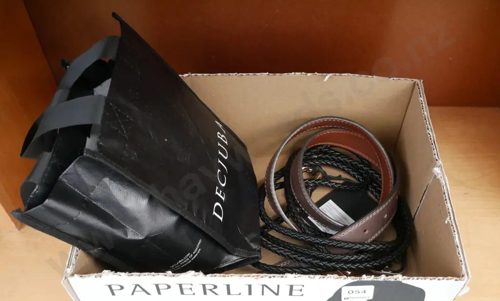 Small Decjuba bag with two belts. Image 1++