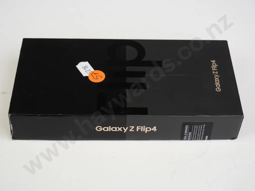 Samsung Galaxy Z Flip 4, in box, no sim holder Image 1++